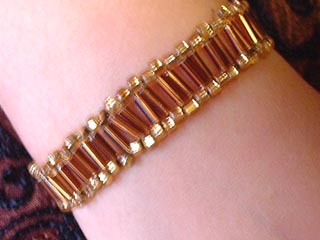 Einfaches Perlenarmband mit Stiftperlen